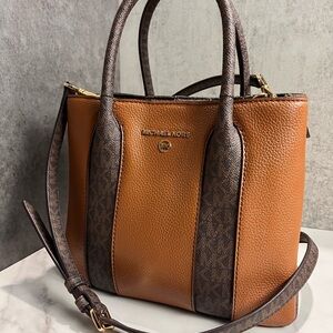 Michael Kors Austin Pebble Leather Signature Logo Medium Messenger Bag Luggage